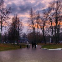 Осенний закат в парке :: Максим Дорофеев