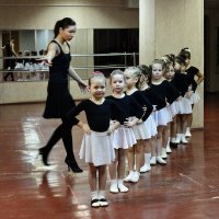 Эти девочки, которые танцуют... :: Ирина Данилова