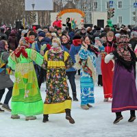 Северодвинск. Масленица. Молодежный хоровод :: Владимир Шибинский