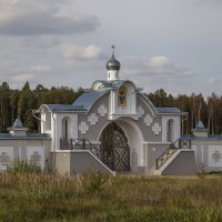 Иоанно-Богословский Савво-Крыпецкий монастырь. Святые ворота :: Алексей Шаповалов Стерх