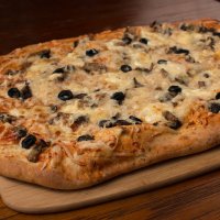 Домашняя пицца на тесте с травами и оливковым маслом :: Светлана Кочукова