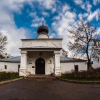 Прогулка по Пскову, Церковь Успения Пресвятой Богородицы :: Владимир Демчишин