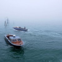 туманная Венеция. Лодки :: Елена Познокос