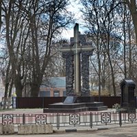Памятник монахам Лавры и окрестных монастырей,расстрелянным 20-х годах. :: Александр Калинин