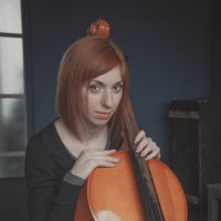 девушка с виолончелью :: Наталья Добролеженко