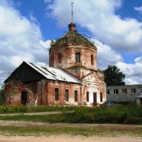 Церковь в Мирславле :: Наталья Серегина