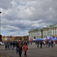 Дворцовая площадь после парада :: Юрий Тихонов