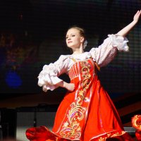 Танец на празднике :: Igor Khmelev