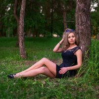 Девушка в лесу :: Oleg Pienko