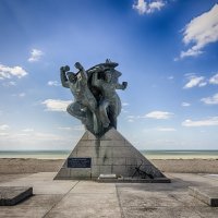 Памятник морякам Евпаторийского  морского десанта, высаженного у берегов Евпатории 5 января 1942 г. :: Алексадр Мякшин