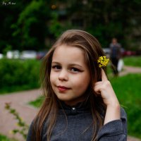 Милая девочка с цветочком :: Анастасия Алексеева
