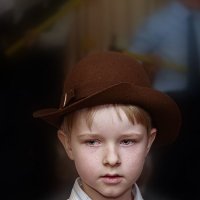 Юный джентльмен в маминой шляпе :: Дмитрий Давыдов