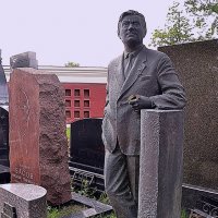 Памятник на могиле Алексея Маресьева. :: Владимир Болдырев