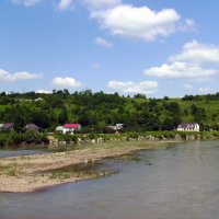 Река  Быстрица  Надворнянская  и  Вовчинецкие  холмы :: Андрей  Васильевич Коляскин