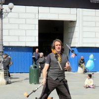 Уличный жонглер :: Наталья Пономаренко