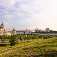 Вид с набережной на Кремль и Дворец :: Наталья Серегина