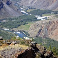 Вид на долину реки Чулушман с перевала Кату-Ярык :: Геннадий Мельников