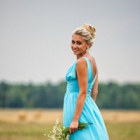 Девушка в поле :: Дарья Дойлидова