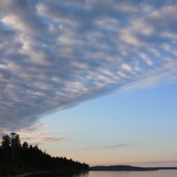 облака над озером :: Владимир Романцев