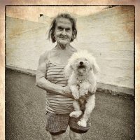 *Пожилая дама с собачкой* :: Светлана Мамакина
