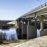Мост через реку Емца :: Василий Гончаров