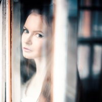 Девушка в окне :: Анита Гавриш