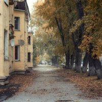 Старый дом и осень... :: Елена Черненко