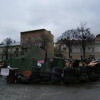 Протестная  палатка  в  Ивано - Франковске :: Андрей  Васильевич Коляскин
