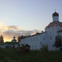 монастырь на закате :: Сергей Кочнев