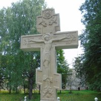 крест на могиле преподобного Иринарха.Борисоглебский монастырь :: Татьяна Ситникова 