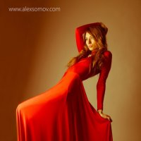 Красное платье :: Александр Сомов