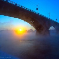 Закат под старым Ангарским мостом... :: Алексей Белик