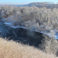 Мороз окутал берега... :: Наталья Юрова