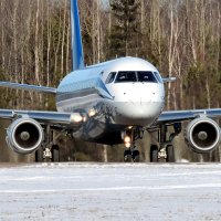 17 февраля 2015 года. Выруливание на полосу Embraer  ERJ 170-200 LR, EW-341PO. Минск-2 (UMMS). :: Сергей Коньков