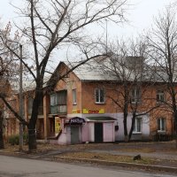 Старый дом с новой вывеской. :: Сергей Касимов