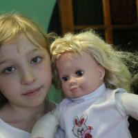 моя сестра с любимой куклой :: диана 