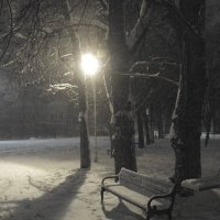 Ночь,снег,фонарь,скамейка :: Алина 