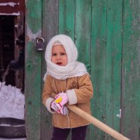Зимние каникулы у бабушки в деревне :: Нинель Гюрсой