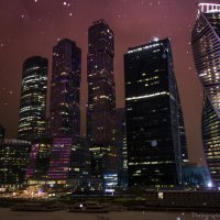 Ночной снегопад над Москва-сити :: Виктор М