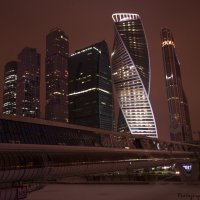 Москва-сити, пешеходный мост "Багратион" :: Виктор М