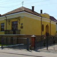 Административное  здание  в  Дрогобыче :: Андрей  Васильевич Коляскин