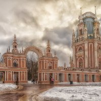 Большой дворец и арка-галлерея :: Марина Назарова
