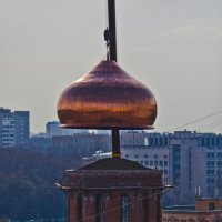 Установка купола на Храм Алексея Мечёва (2) :: Юрий 