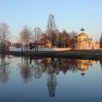 Тихвинский монастырь на закате в апреле :: Галина Приемышева