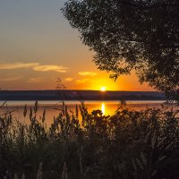 Тёплый летний закат :: Юрий Клишин