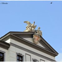 Скульптура на здании Венгерского парламента (1536 - 1848) в Братиславе, столице Словакии... :: Dana Spissiak