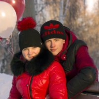 Пара в зимнем парке :: Дарья Мелентьева 