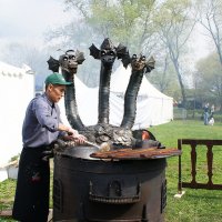 Ага, как мы вовремя! Вот и плов уже готов... :: Николай Дони