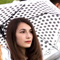Девушка под белым зонтом в чёрный горошек. :: Сергей Касимов