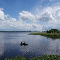 В поисках рыбного места... :: Николай Дони